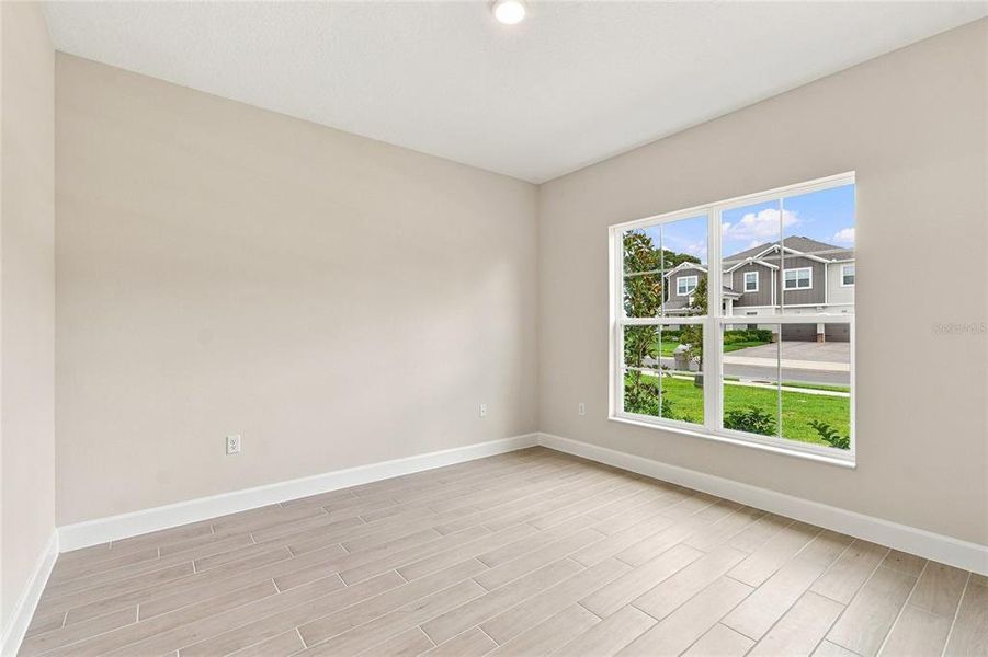 Spacious, unfurnished interior of a new home in Willow Run, Apopka (Image 13).