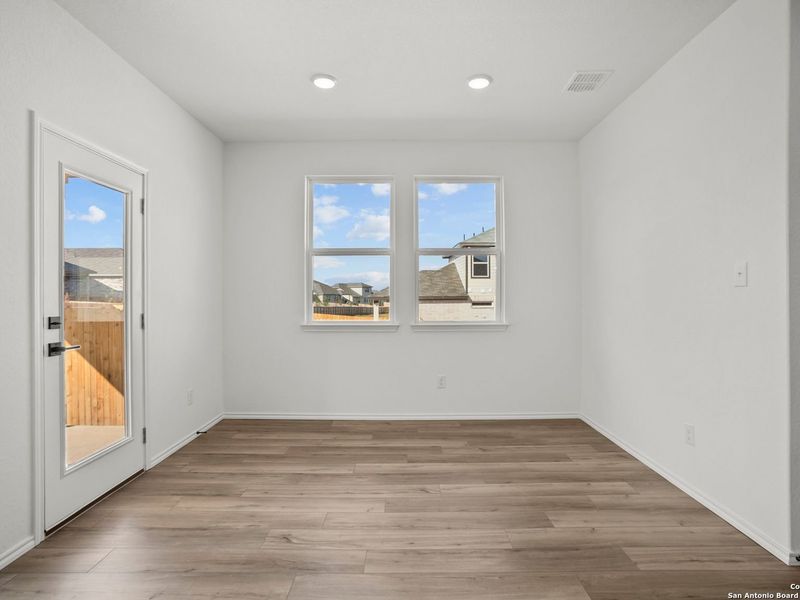 Spacious, unfurnished interior of a new home in Comanche Ridge, San Antonio (Image 16).