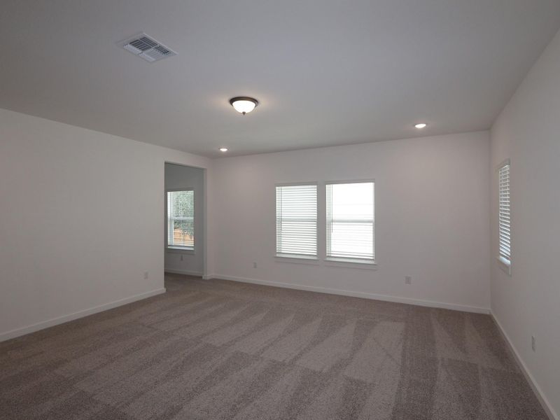 Spacious, unfurnished interior of a new home in Edgewood, Leander (Image 23).