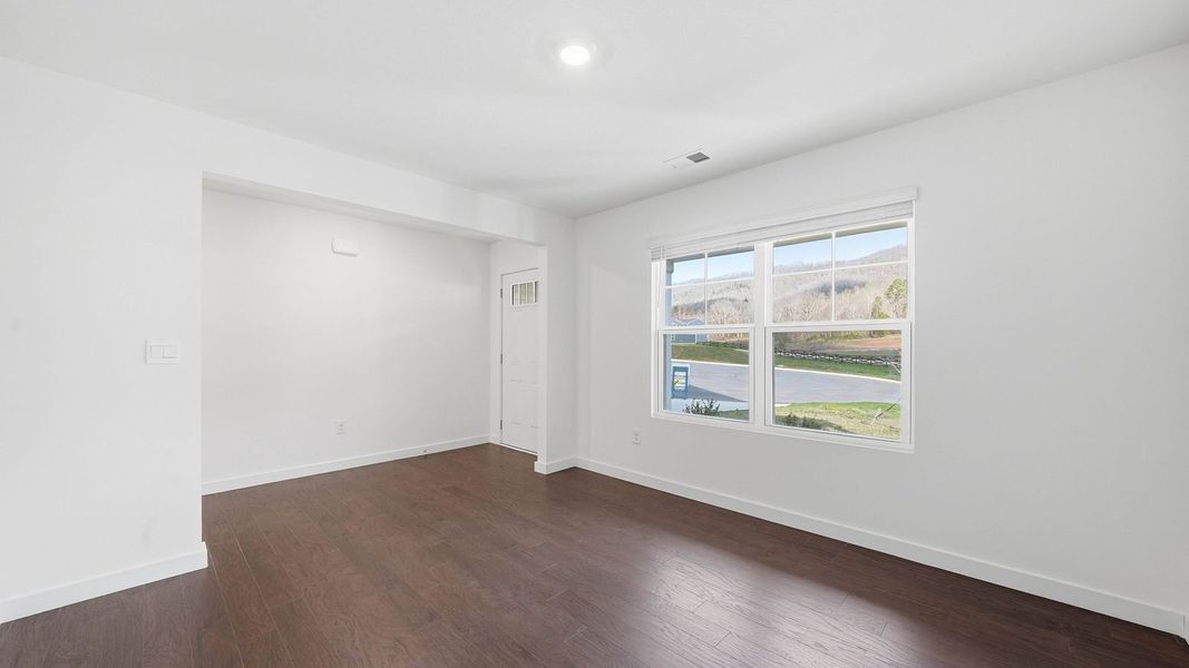 Spacious, unfurnished interior of a new home in Emory Creek, Harriman (Image 14).