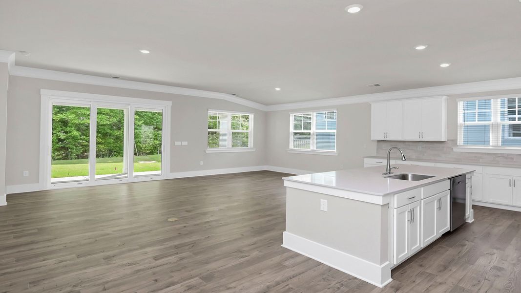 Spacious, unfurnished interior of a new home in Livingston Woods, Irmo (Image 11).