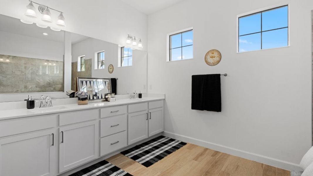 Lorraine-Lakes Estate Homes Sunset Owner’s Suite Lorraine-Lakes Estate Homes Sunset Owner’s Suite