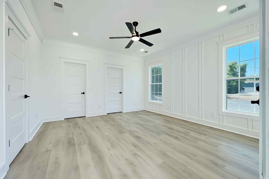 Spacious, unfurnished interior of a new home in , North Charleston (Image 13).