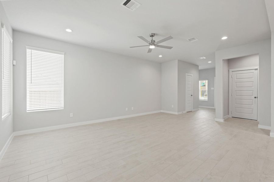 Spacious, unfurnished interior of a new home in Grand Oaks Village, Houston (Image 18). Spacious, unfurnished interior of a new home in Grand Oaks Village, Houston (Image 18).