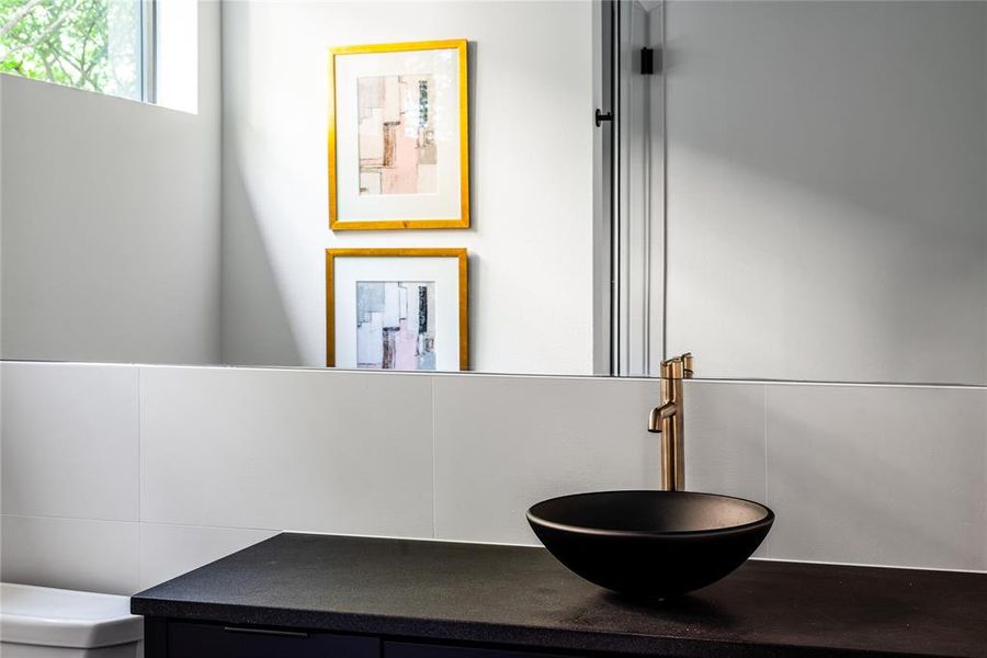 Furnished interior view inside a new home in , Dallas (Image 9).