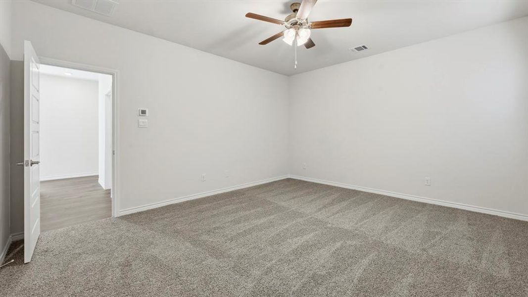 Spacious, unfurnished interior of a new home in Silverado, Aubrey (Image 10).
