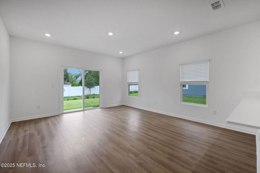 Spacious, unfurnished interior of a new home in , Jacksonville (Image 29).
