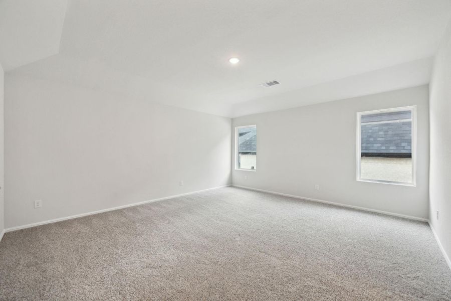 Spacious, unfurnished interior of a new home in Saint Tropez, Huffman (Image 13).