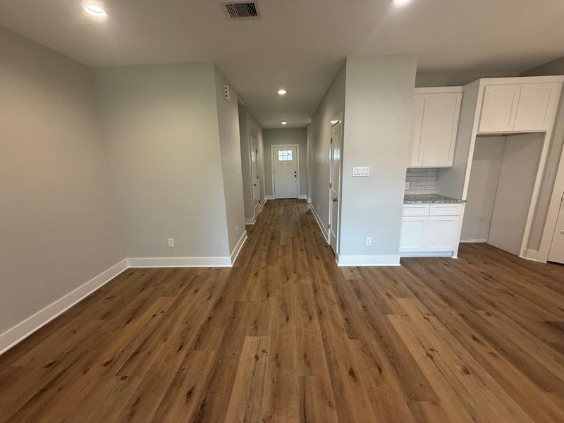Spacious, unfurnished interior of a new home in , Dickinson (Image 10).