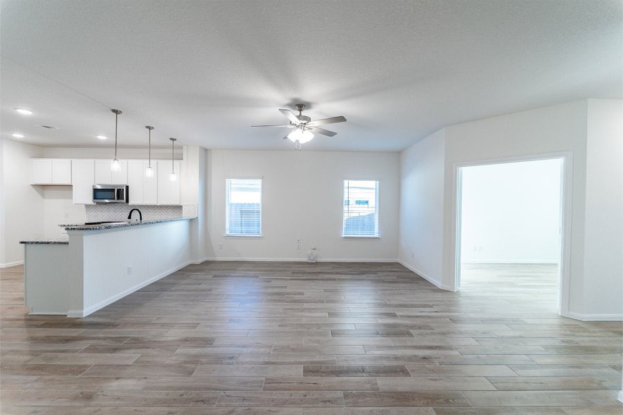 Spacious, unfurnished interior of a new home in Cielo, Conroe (Image 14).