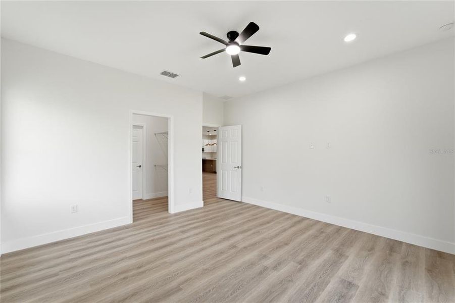 Spacious, unfurnished interior of a new home in , Leesburg (Image 19).