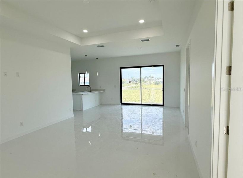 Spacious, unfurnished interior of a new home in , Cape Coral (Image 22).