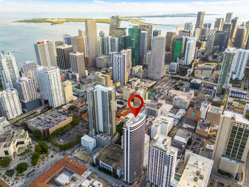 Condo located in Miami, FL showcasing its design and architecture (Image 29).