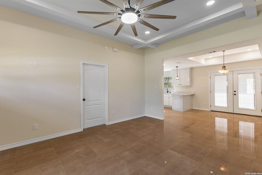 Spacious, unfurnished interior of a new home in , Eagle Pass (Image 15).
