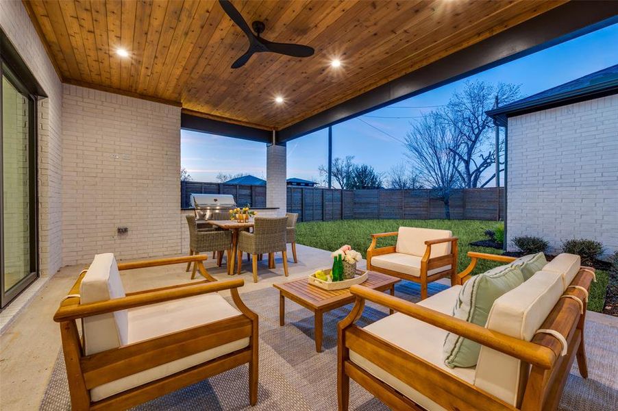 Covered Patio with Built in Grill