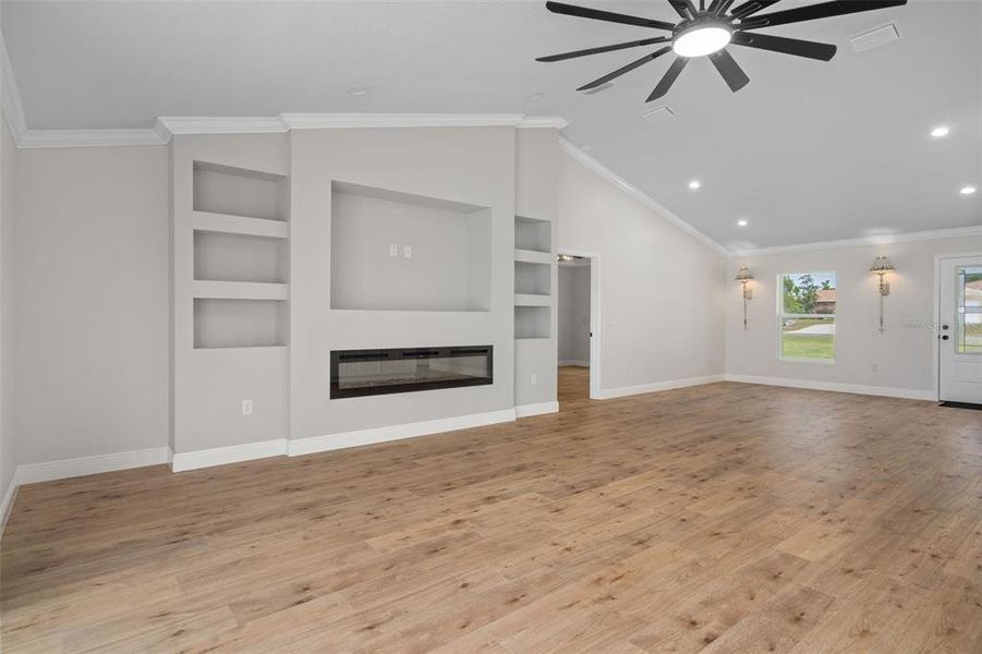 Spacious, unfurnished interior of a new home in , Weeki Wachee (Image 35).