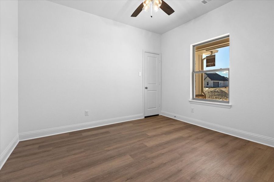 Spacious, unfurnished interior of a new home in Honeysuckle Ranch, Paradise (Image 19).