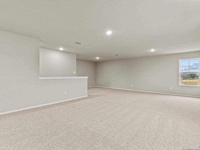 Spacious, unfurnished interior of a new home in Royal Crest, San Antonio (Image 29).