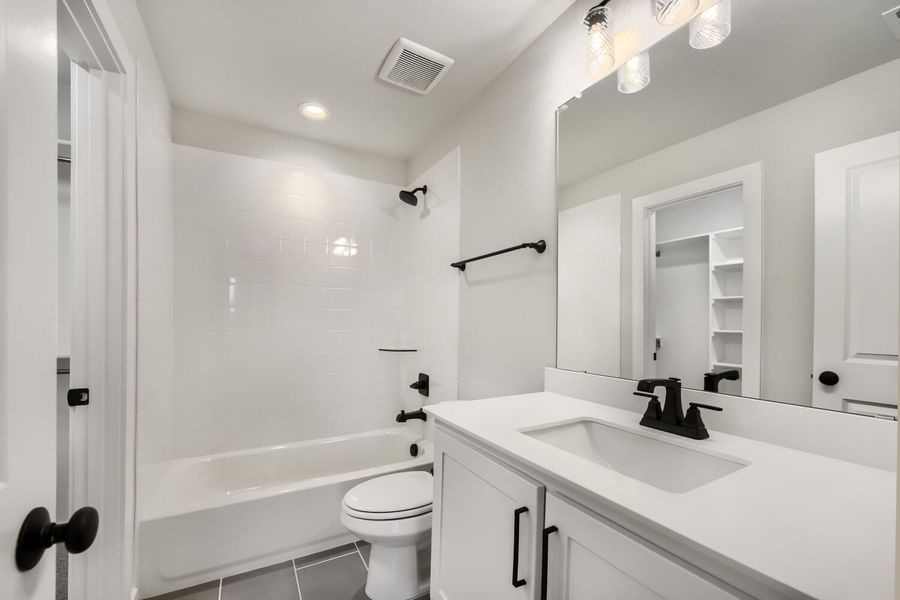 790 White Sage - Full Bathroom 790 White Sage - Full Bathroom