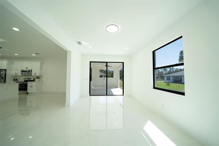 Spacious, unfurnished interior of a new home in , Lehigh Acres (Image 21).