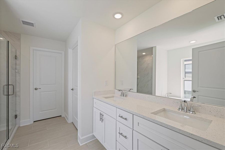 Furnished interior view inside a new home in Cape Coral, Cape Coral (Image 8).