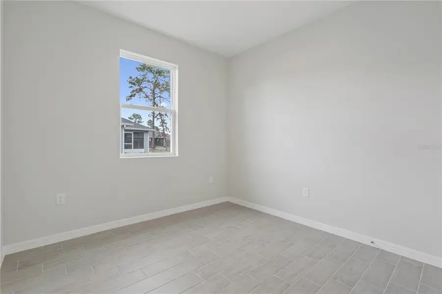 Spacious, unfurnished interior of a new home in , Ocala (Image 10).