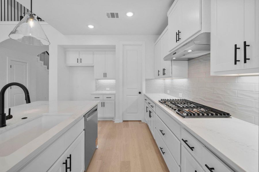 Stunning finishes in Light & Bright Kitchen Stunning finishes in Light & Bright Kitchen