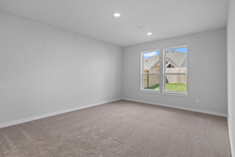Spacious, unfurnished interior of a new home in Sienna 45', 50', Missouri City (Image 17). Spacious, unfurnished interior of a new home in Sienna 45', 50', Missouri City (Image 17).