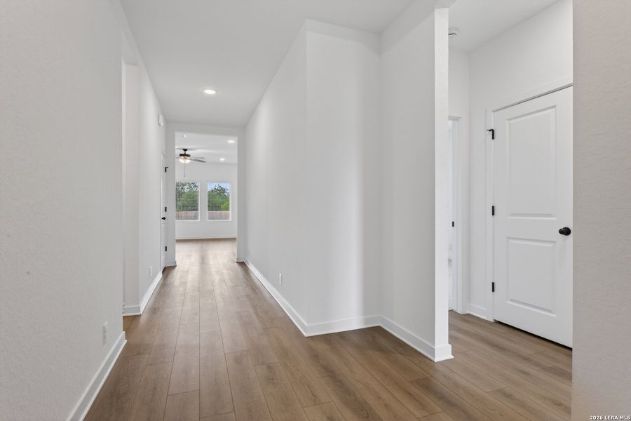 Spacious, unfurnished interior of a new home in Nopal Valley, San Antonio (Image 21).