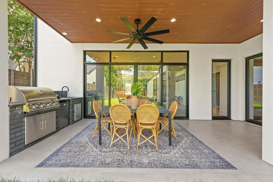 Exterior details and patio area of a home in , Dallas (Image 3).