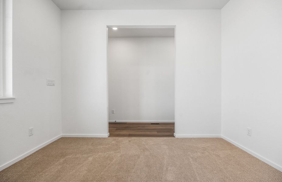 Spacious, unfurnished interior of a new home in Wolf Creek Run West, Strasburg (Image 33).