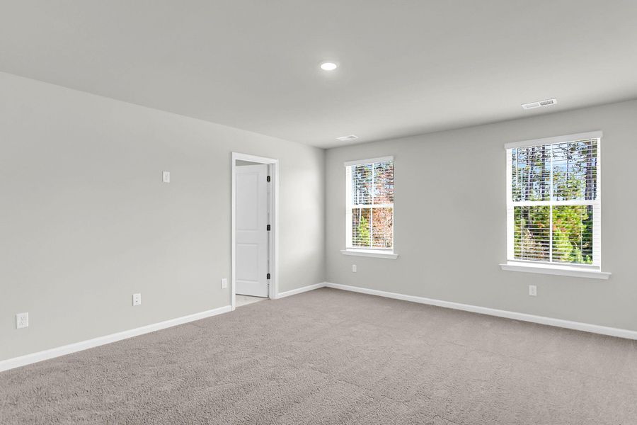 Spacious, unfurnished interior of a new home in Wildcat Chase, Summerville (Image 30).