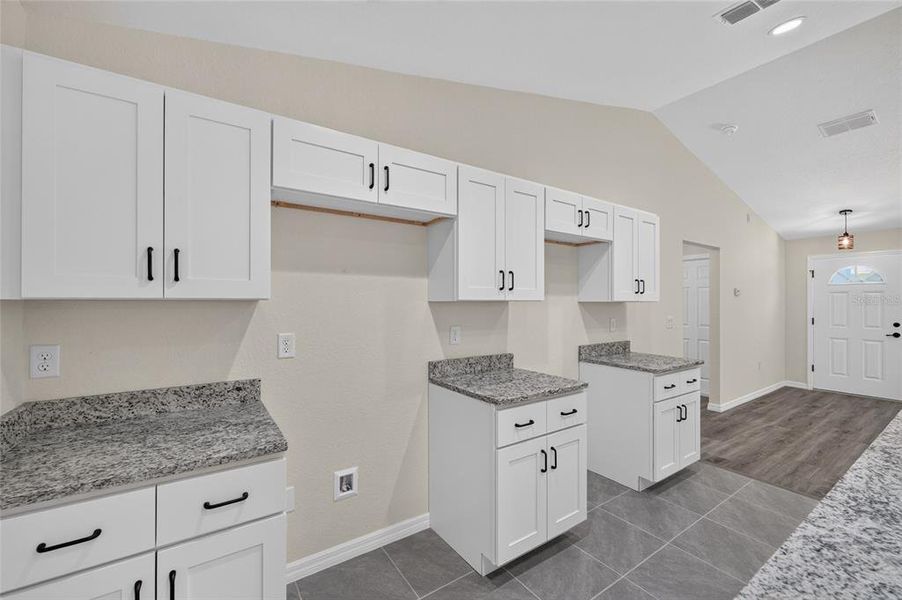 Furnished interior view inside a new home in , Ocklawaha (Image 4).