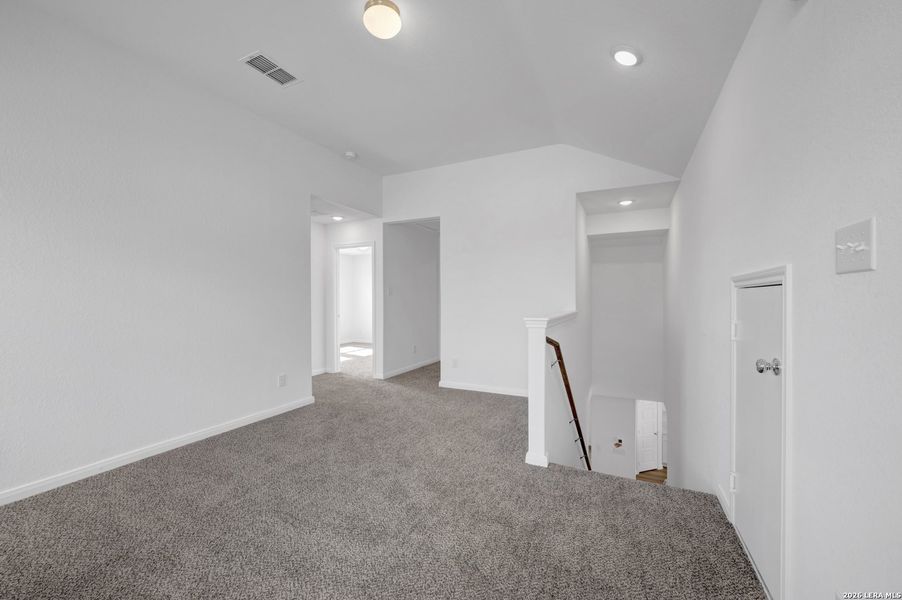 Spacious, unfurnished interior of a new home in Greenspoint Heights, Seguin (Image 37).