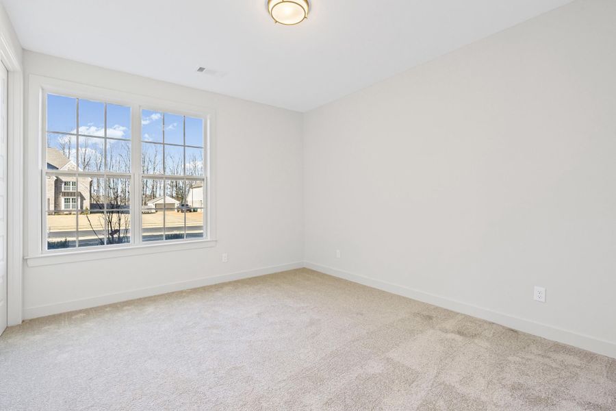 Spacious, unfurnished interior of a new home in White Oak, Arlington (Image 23).