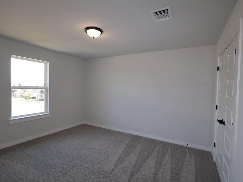 Spacious, unfurnished interior of a new home in Edgewood, Leander (Image 14).