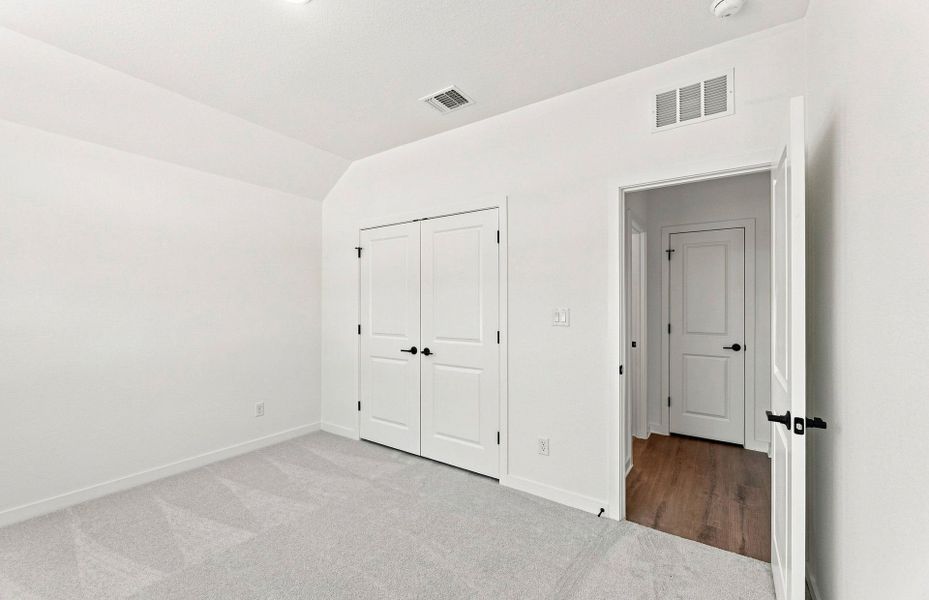 Representative unfurnished interior of a home built from the Elliott by Pulte Homes in West Cypress Hills, Spicewood (Image 24).
