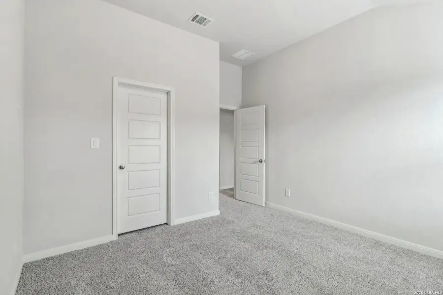 Spacious, unfurnished interior of a new home in , San Antonio (Image 14).