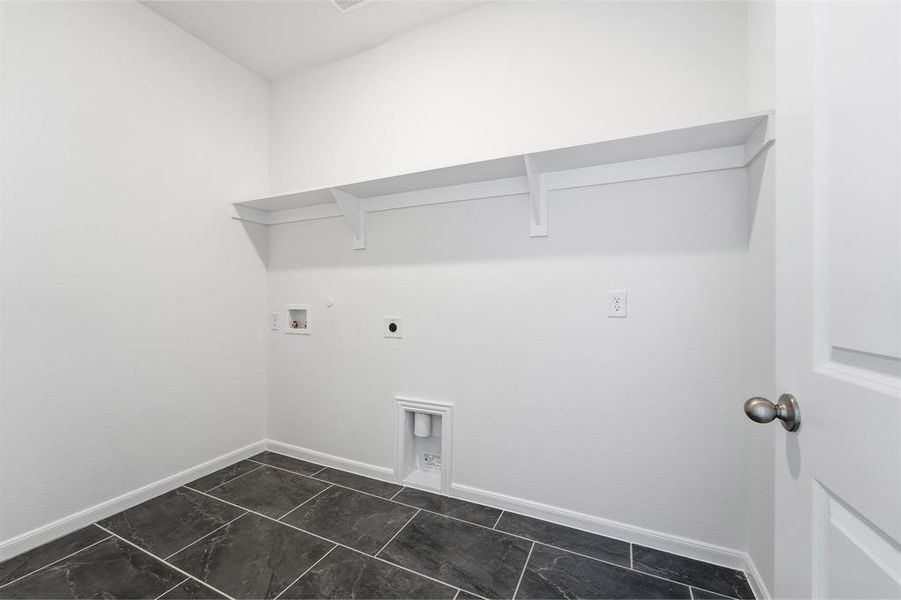 Spacious, unfurnished interior of a new home in Saddlebrook Estates, Waxahachie (Image 21).