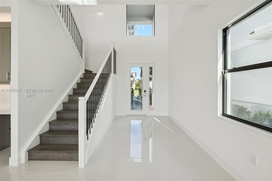 Spacious, unfurnished interior of a new home in , Palm Beach Gardens (Image 22).