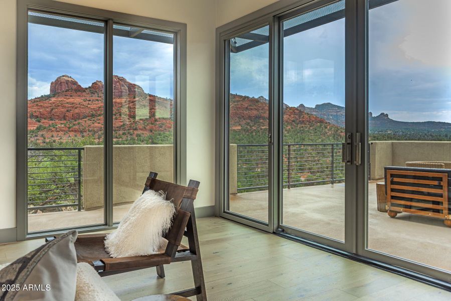 Loy 10 OBSERVATION E VIEW