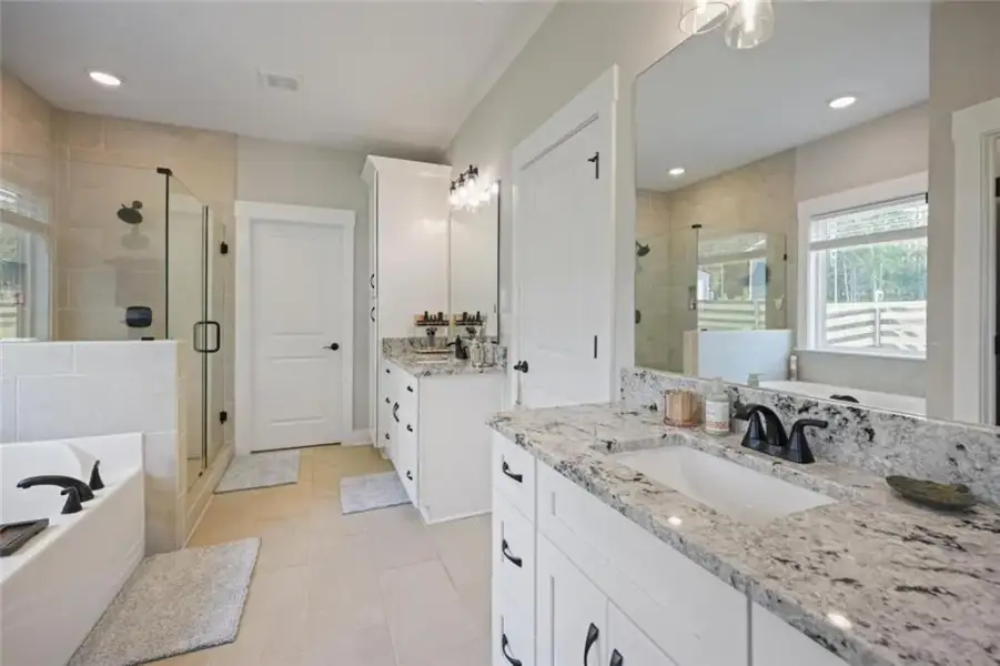 Furnished interior view inside a new home in , Dallas (Image 31).