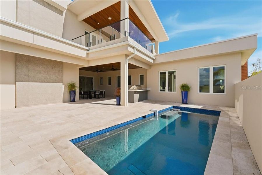 Exterior details and patio area of a home in , Orlando (Image 38).