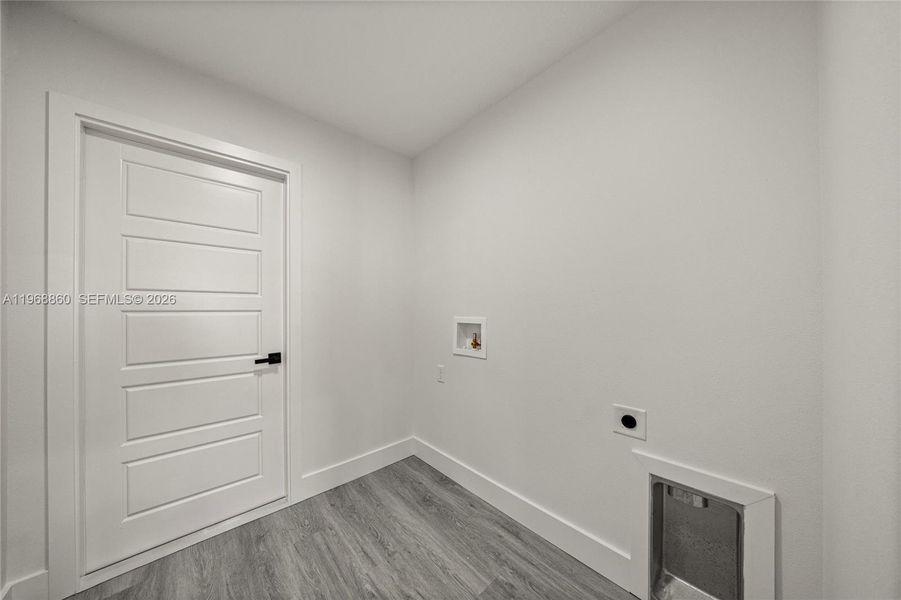 Spacious, unfurnished interior of a new home in , Ocala (Image 21).