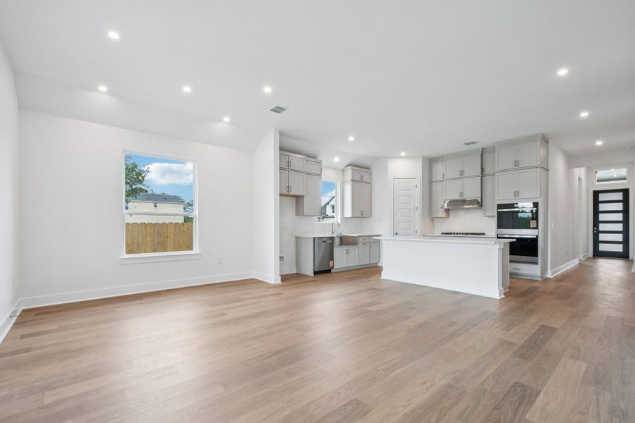 Spacious, unfurnished interior of a new home in Persimmon, Buda (Image 20). Spacious, unfurnished interior of a new home in Persimmon, Buda (Image 20).