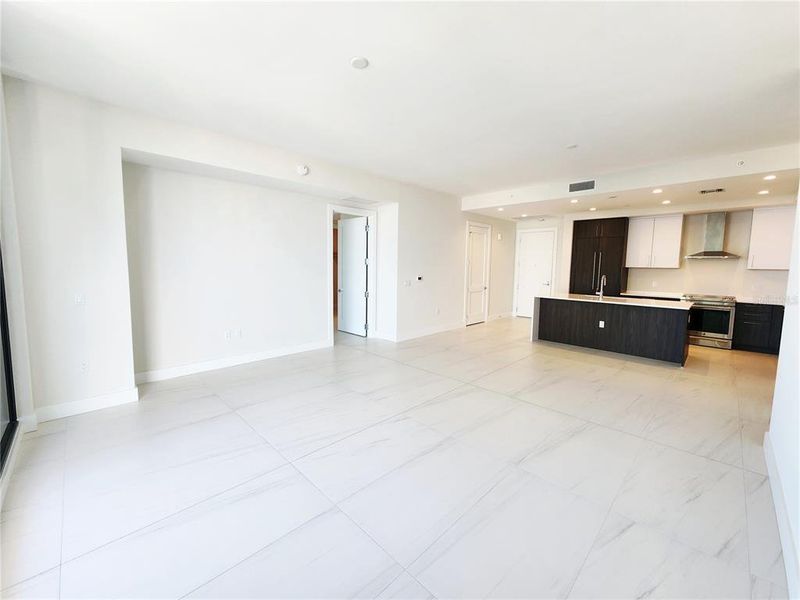 Spacious, unfurnished interior of a new home in , St. Petersburg (Image 31).