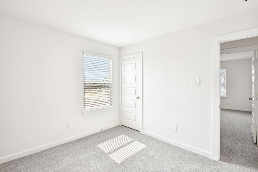 Photo is not of the actual home, but is an inspirational photo of builder’s model home and may depict options, furnishings, and/or decorator features that are not included Photo is not of the actual home, but is an inspirational photo of builder’s model home and may depict options, furnishings, and/or decorator features that are not included