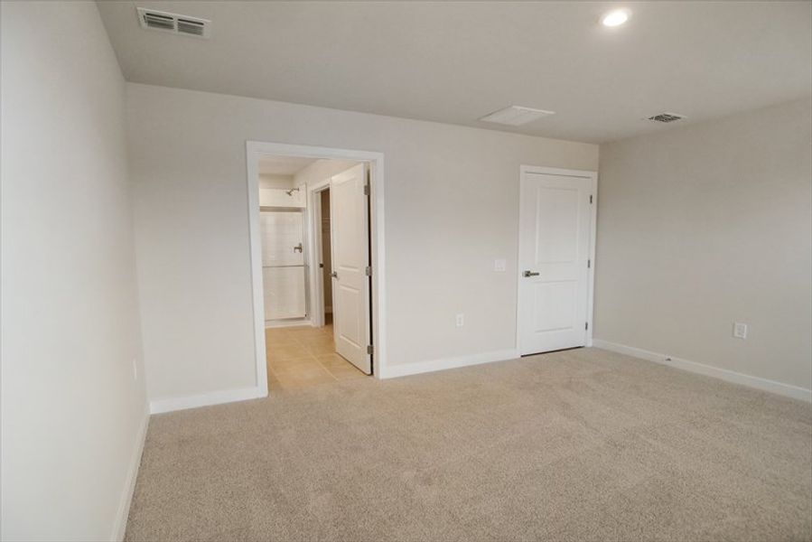 Spacious, unfurnished interior of a new home in Waverly Springs, Woodruff (Image 22). Spacious, unfurnished interior of a new home in Waverly Springs, Woodruff (Image 22).