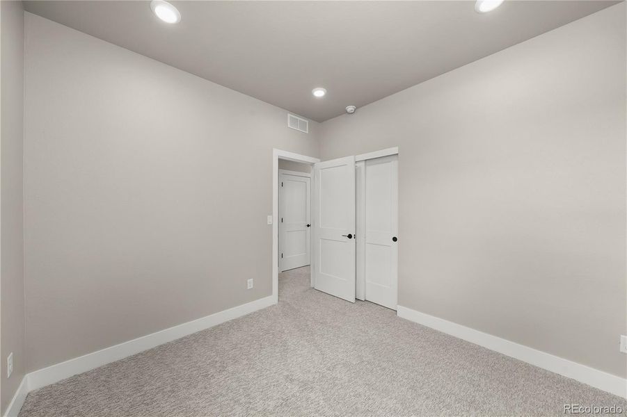 Spacious, unfurnished interior of a new home in Duet at Sterling Ranch, Littleton (Image 21).