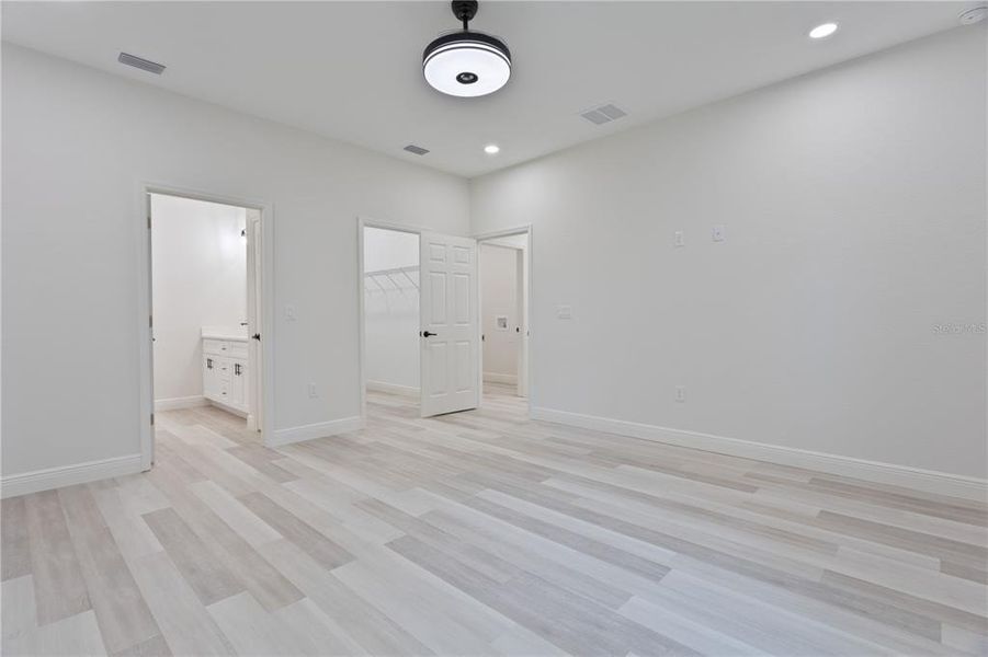 Spacious, unfurnished interior of a new home in , Ocala (Image 18).